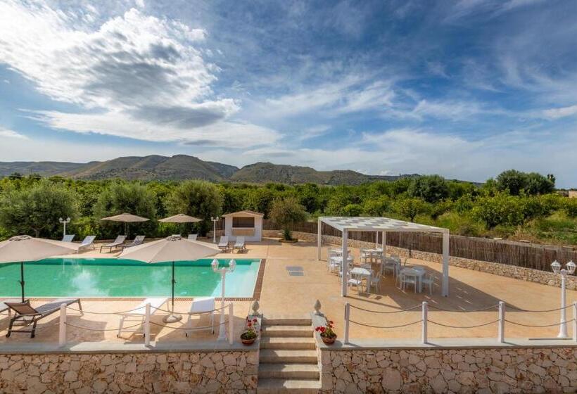 مبيت وإفطار Tramonto Ibleo Resort