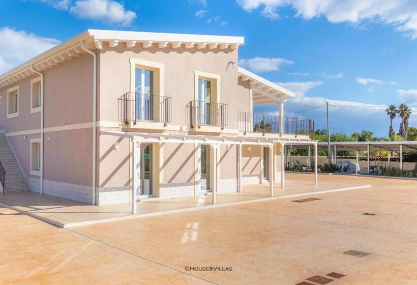 مبيت وإفطار Tramonto Ibleo Resort