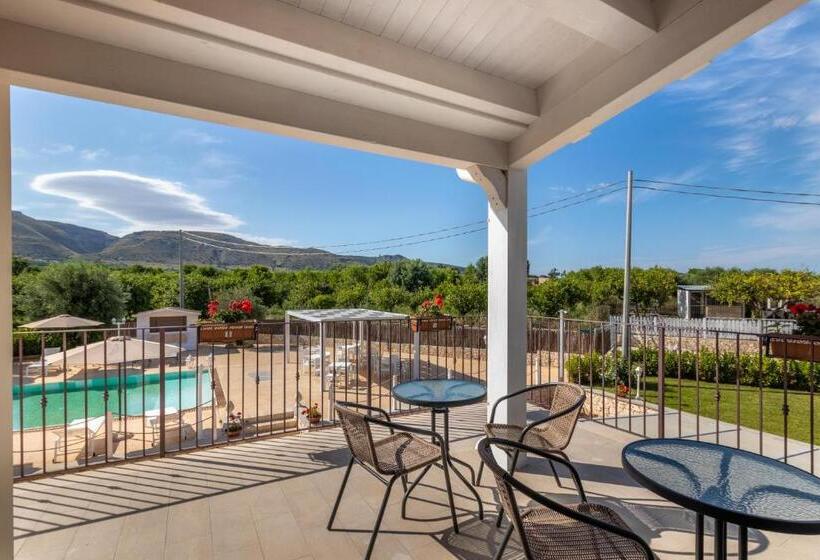 مبيت وإفطار Tramonto Ibleo Resort