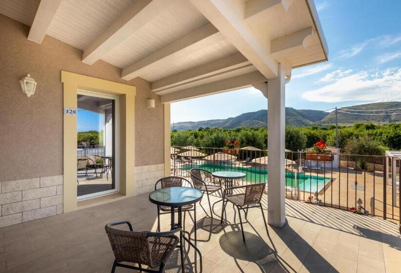 مبيت وإفطار Tramonto Ibleo Resort