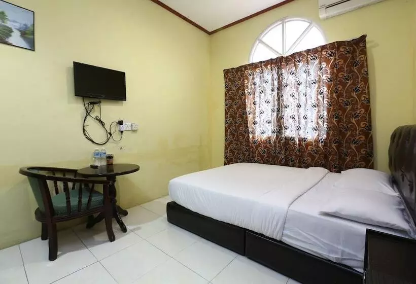 Hotelli Oyo 89819 Raz  Kelulut