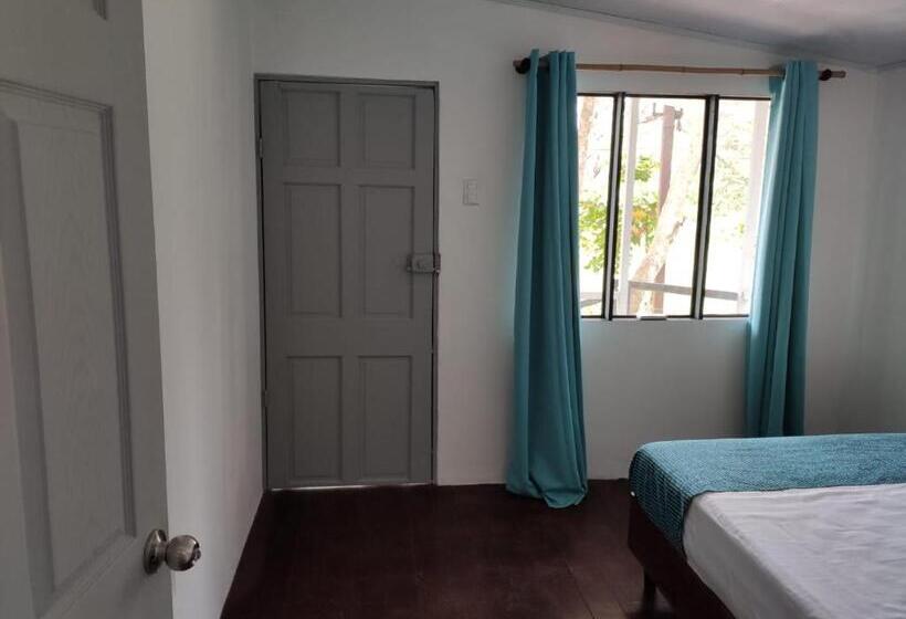 هتل Uvita Pirates Hostel