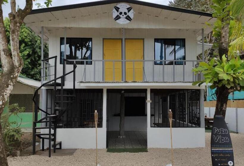 هتل Uvita Pirates Hostel