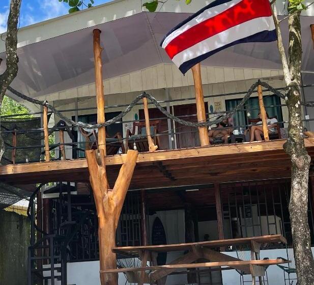 هتل Uvita Pirates Hostel