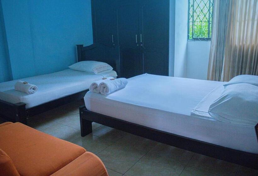 پانسیون Casa Hostal Rico Vacile