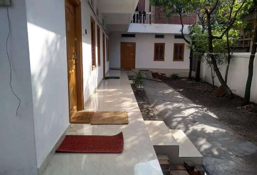 Pensionat Manipur House