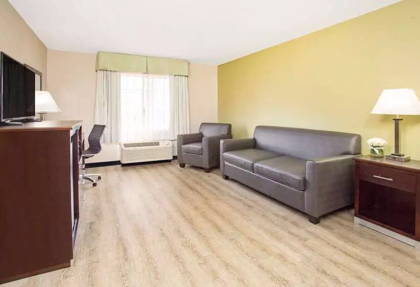 هتل Baymont By Wyndham Phoenix I10 Near 51st Ave