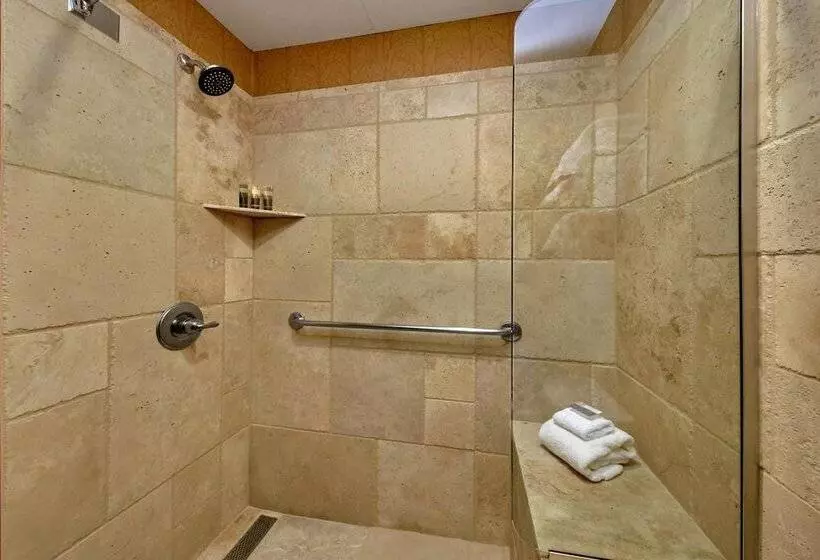 ホテル Bearskin Lodge On The River