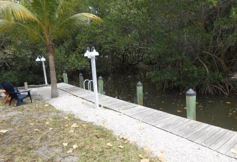 فندق Sunshine Island Inn   Adults Only