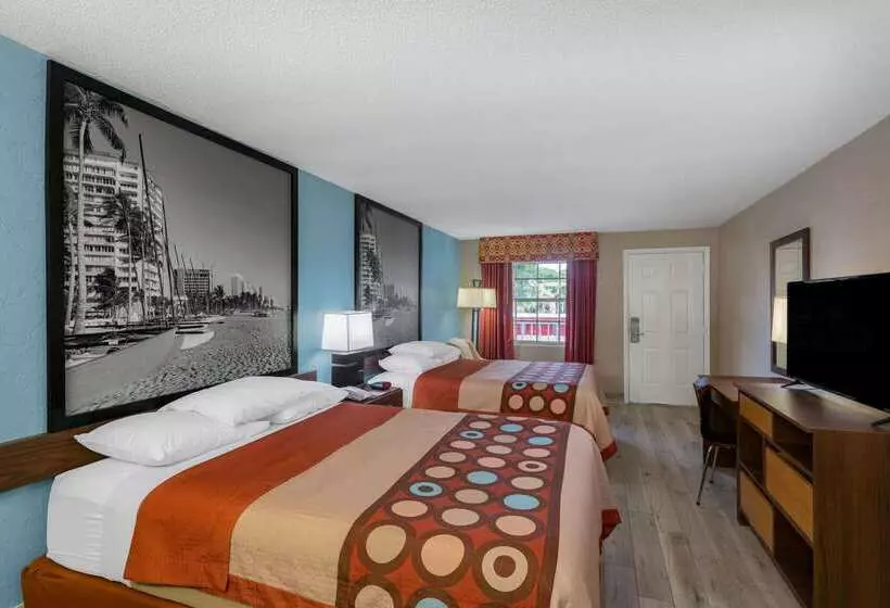 هتل Super 8 By Wyndham Bradenton Sarasota Area