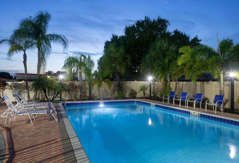 Hotel Super 8 By Wyndham Bradenton Sarasota Area