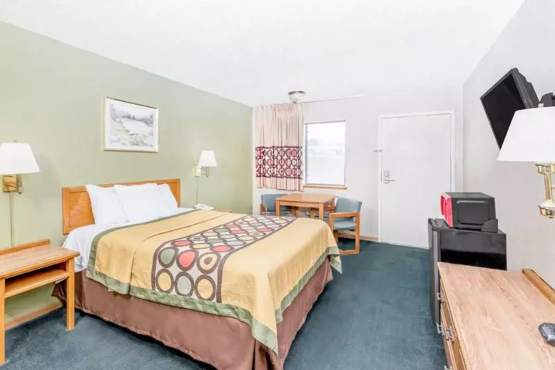 モーテル Budgetel Inn & Suites