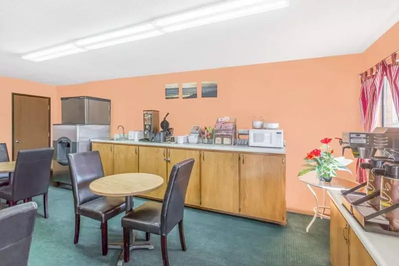 モーテル Budgetel Inn & Suites