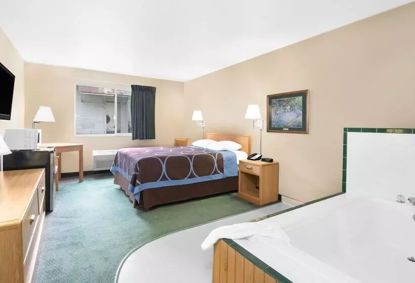 モーテル Northwoods Inn And Suites