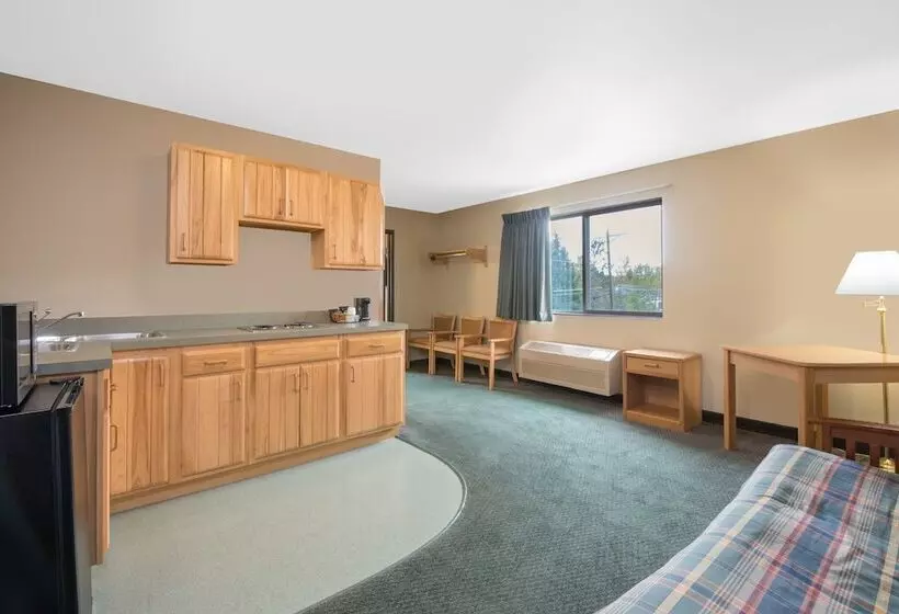 モーテル Northwoods Inn And Suites