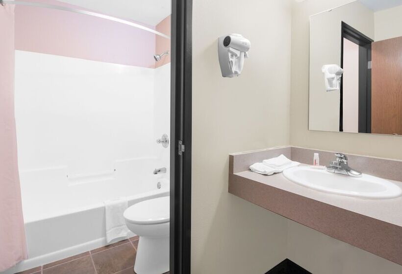 Мотель Northwoods Inn And Suites