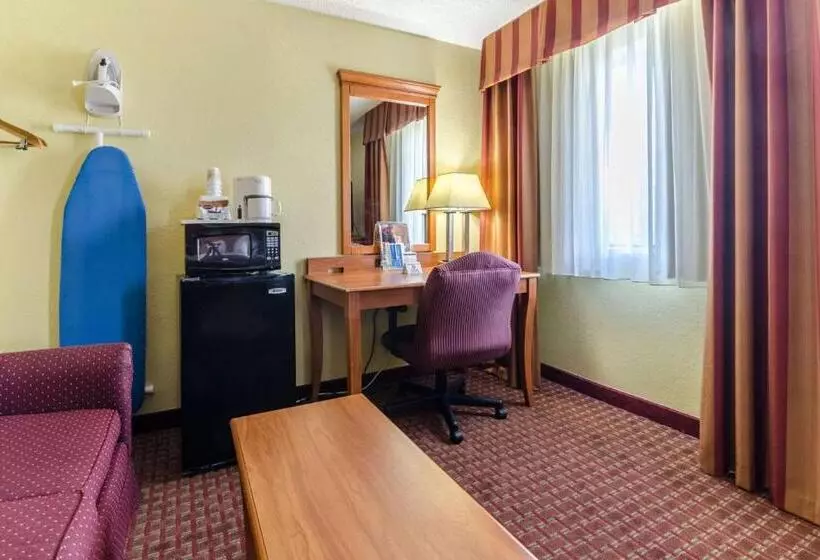 모텔 Rodeway Inn & Suites Jacksonville Near Camp Lejeune