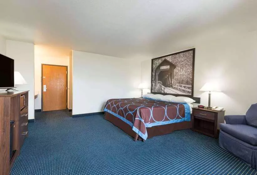 مُتل Super 8 By Wyndham Greenfield