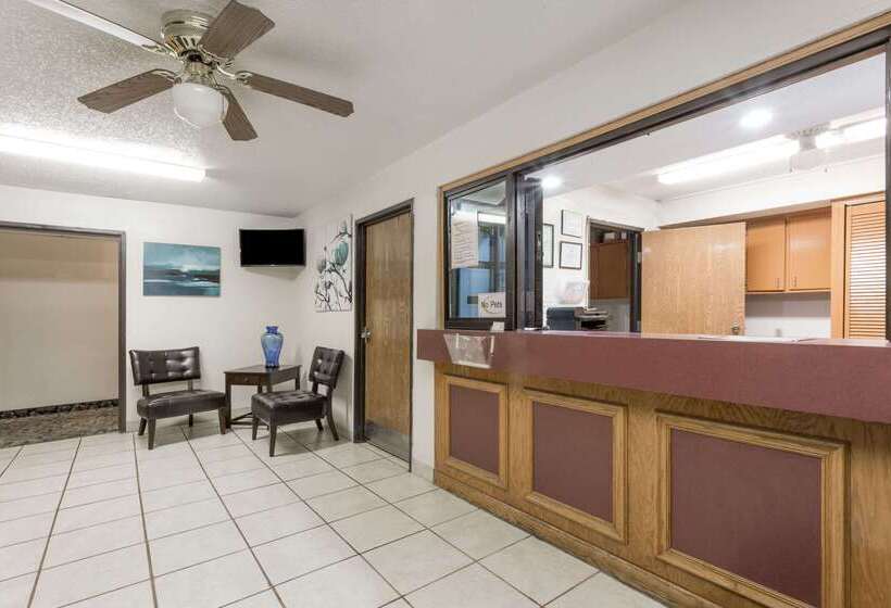 Motel Super 8 By Wyndham Hampton