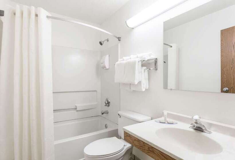 Motel Super 8 By Wyndham Hampton