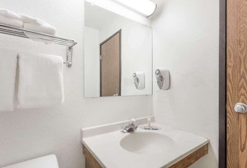 Motel Super 8 By Wyndham Hampton