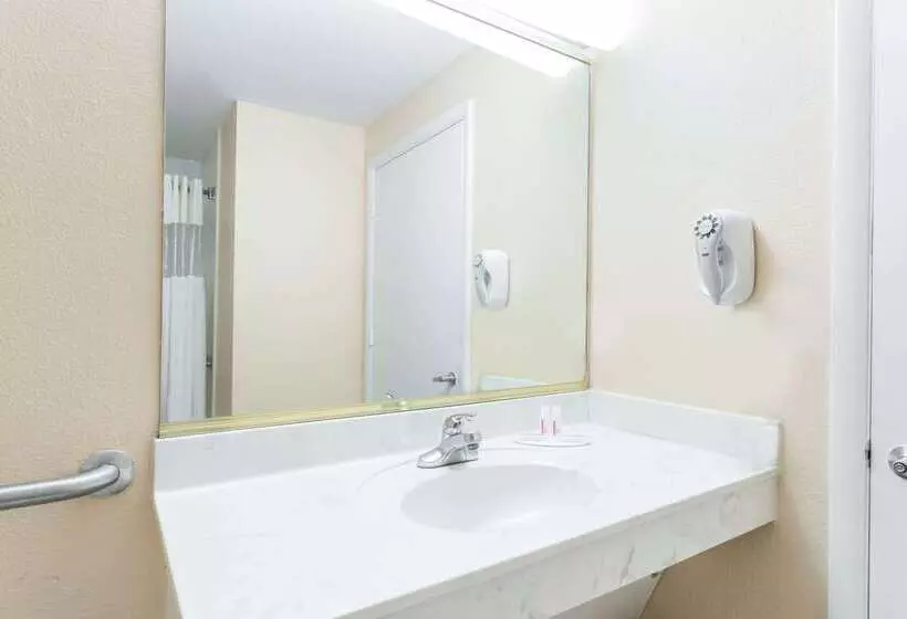 汽车旅馆 Super 8 By Wyndham Hull Street Midlothian Richmond Area