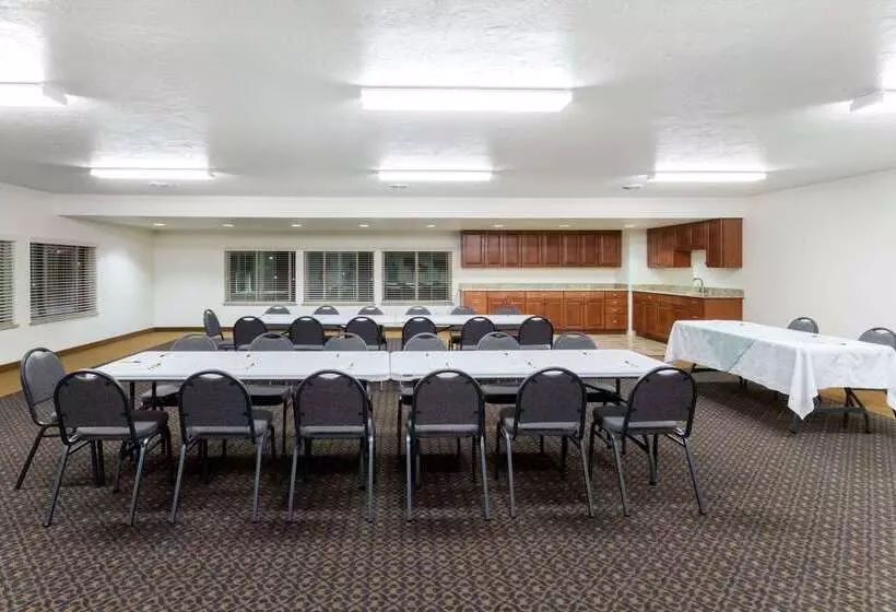 모텔 Super 8 By Wyndham Montpelier