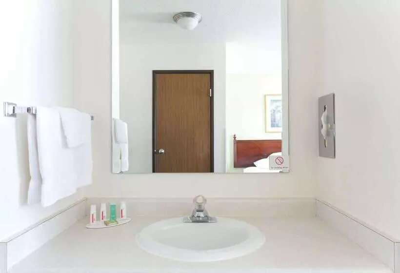 모텔 Super 8 By Wyndham Montpelier