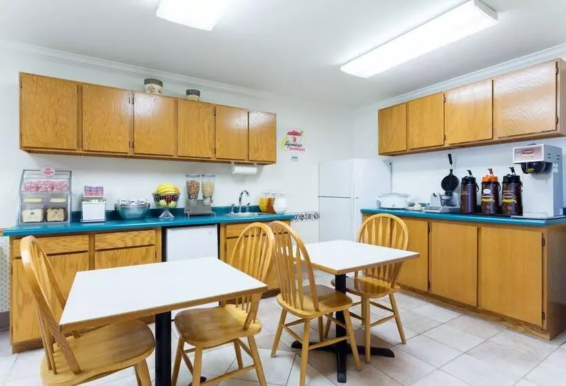 모텔 Super 8 By Wyndham Montpelier