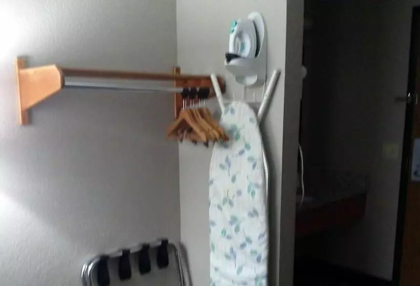 모텔 Super 8 By Wyndham Plymouth