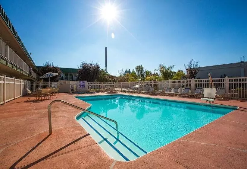 モーテル University Inn Fresno