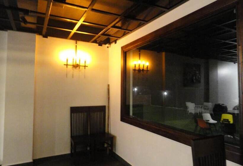 Hotel Fusion Lansdowne