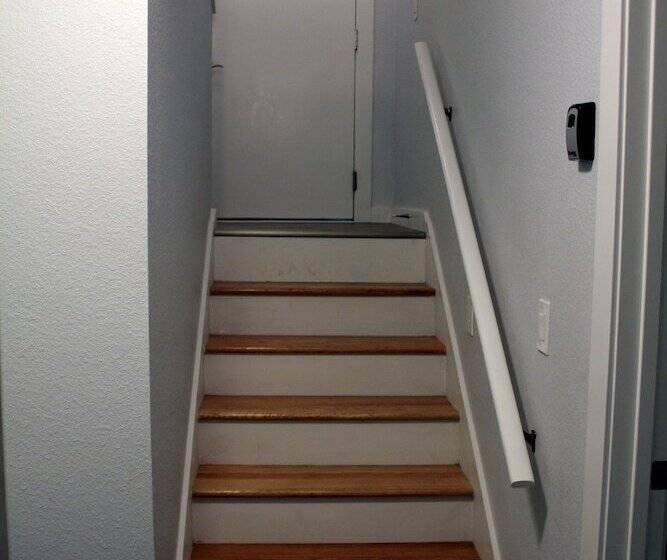 פנסיון Rainier Guesthouse