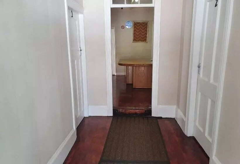 ペンション The Monument Guesthouse