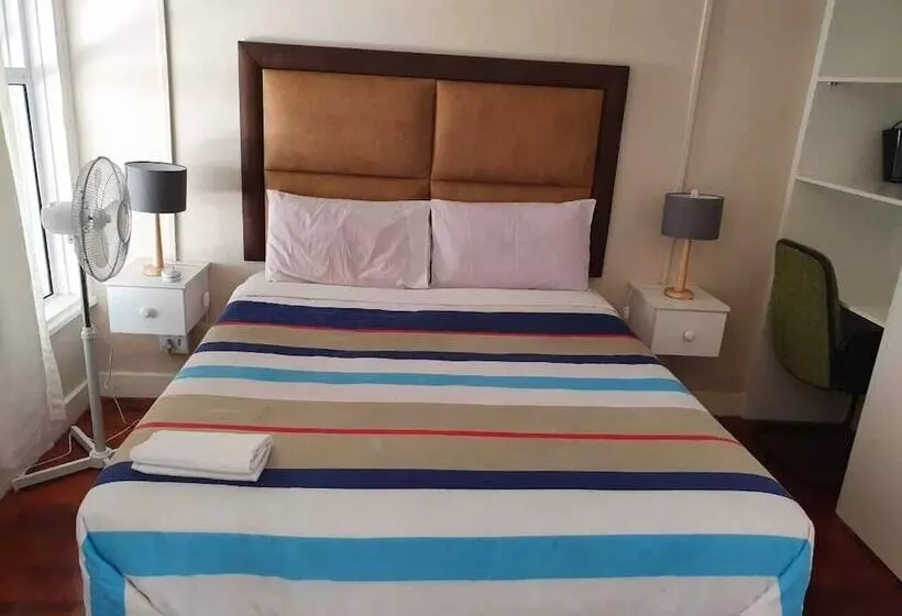 ペンション The Monument Guesthouse