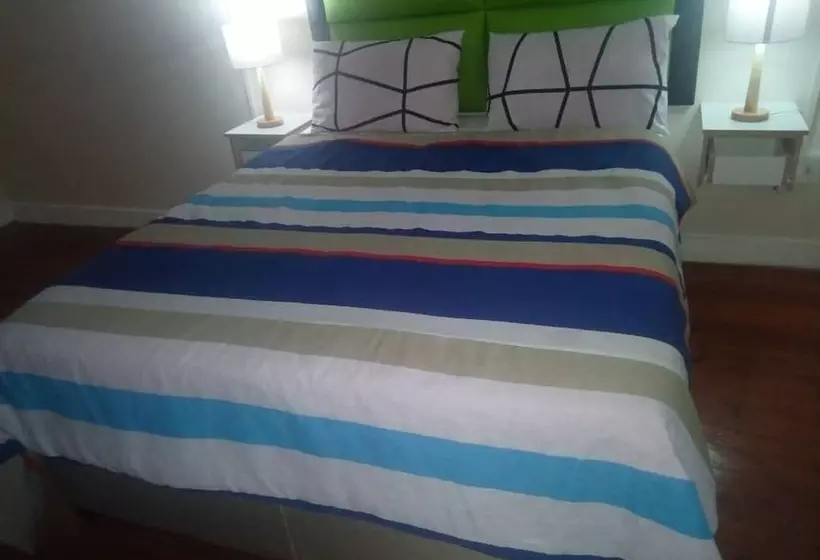 ペンション The Monument Guesthouse