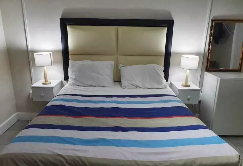 ペンション The Monument Guesthouse