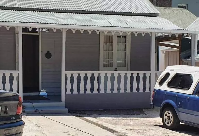 ペンション The Monument Guesthouse