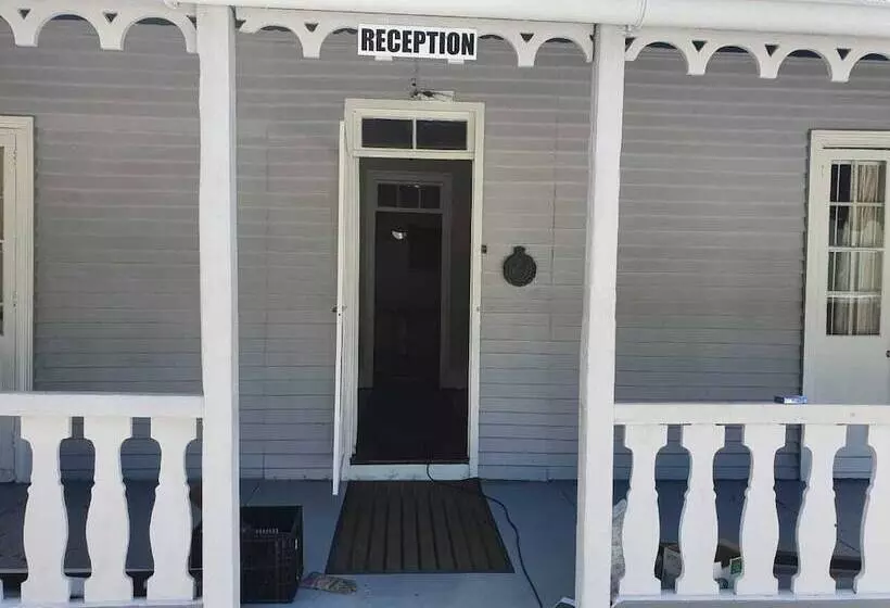 ペンション The Monument Guesthouse