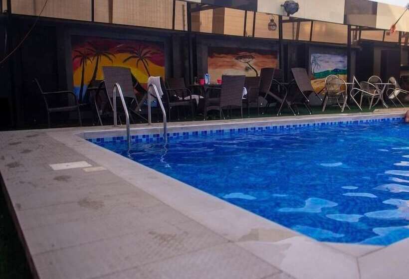 Delano Hotel And Suites