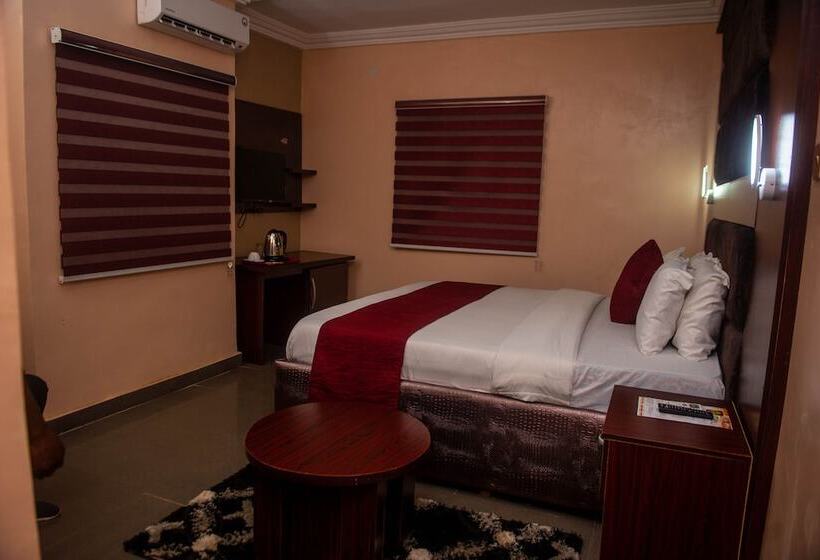 Delano Hotel And Suites