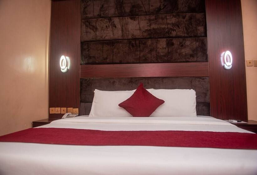 Delano Hotel And Suites