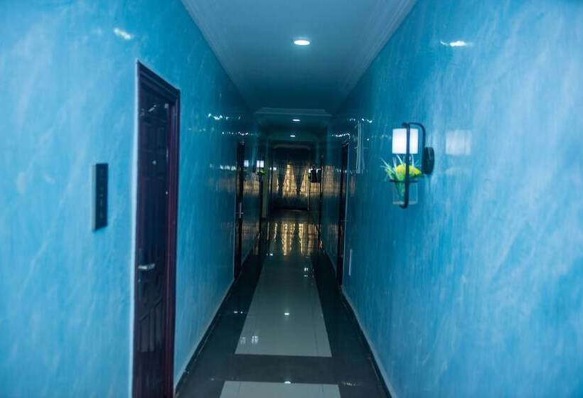 Delano Hotel And Suites