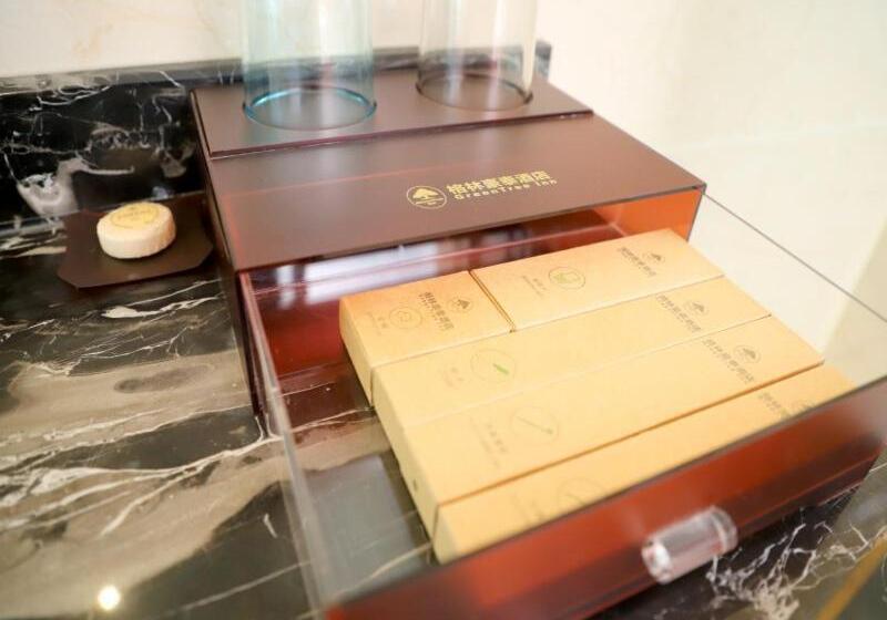 Отель Greentree Inn Zhumadian High Speed Rail Station Square Store