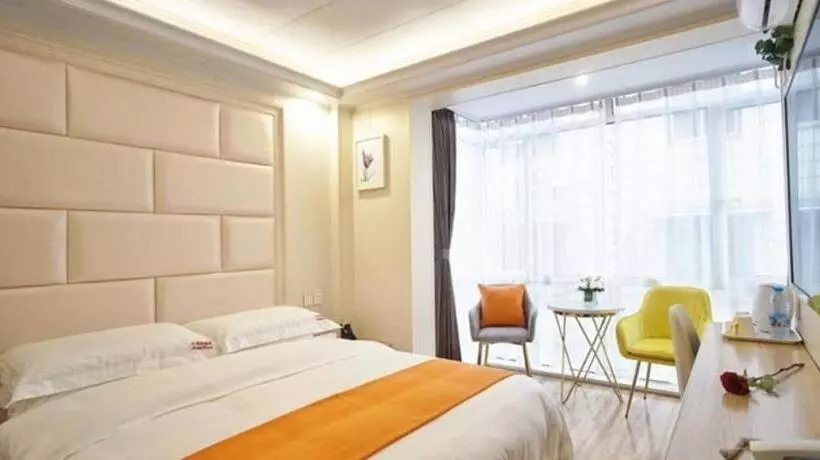 Hotelli Shell Shanghai Baoshan District  Songbin Road Subway Station