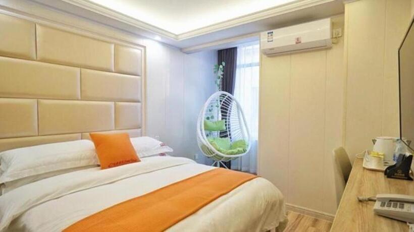 בית מלון כפרי Shell Shanghai Baoshan District Songbin Road Subway Station