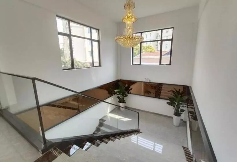 Hotelli Shell Shanghai Baoshan District  Songbin Road Subway Station