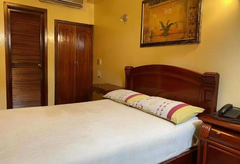 پانسیون Hostal Montesa