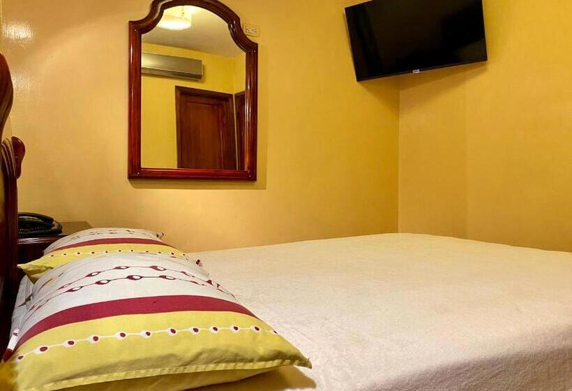 بنسيون Hostal Montesa