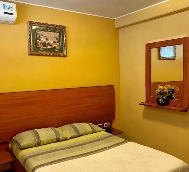 پانسیون Hostal Montesa